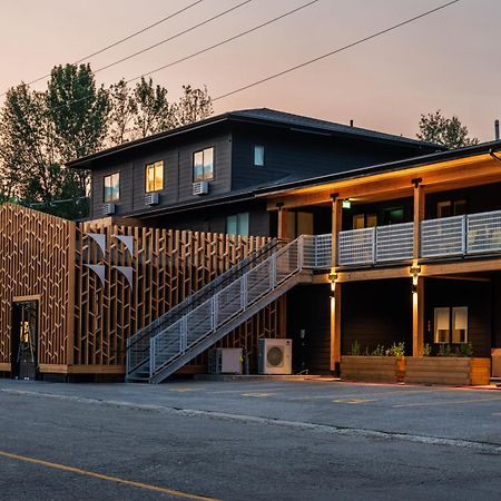 Vrge Revelstoke Hotel Exterior photo
