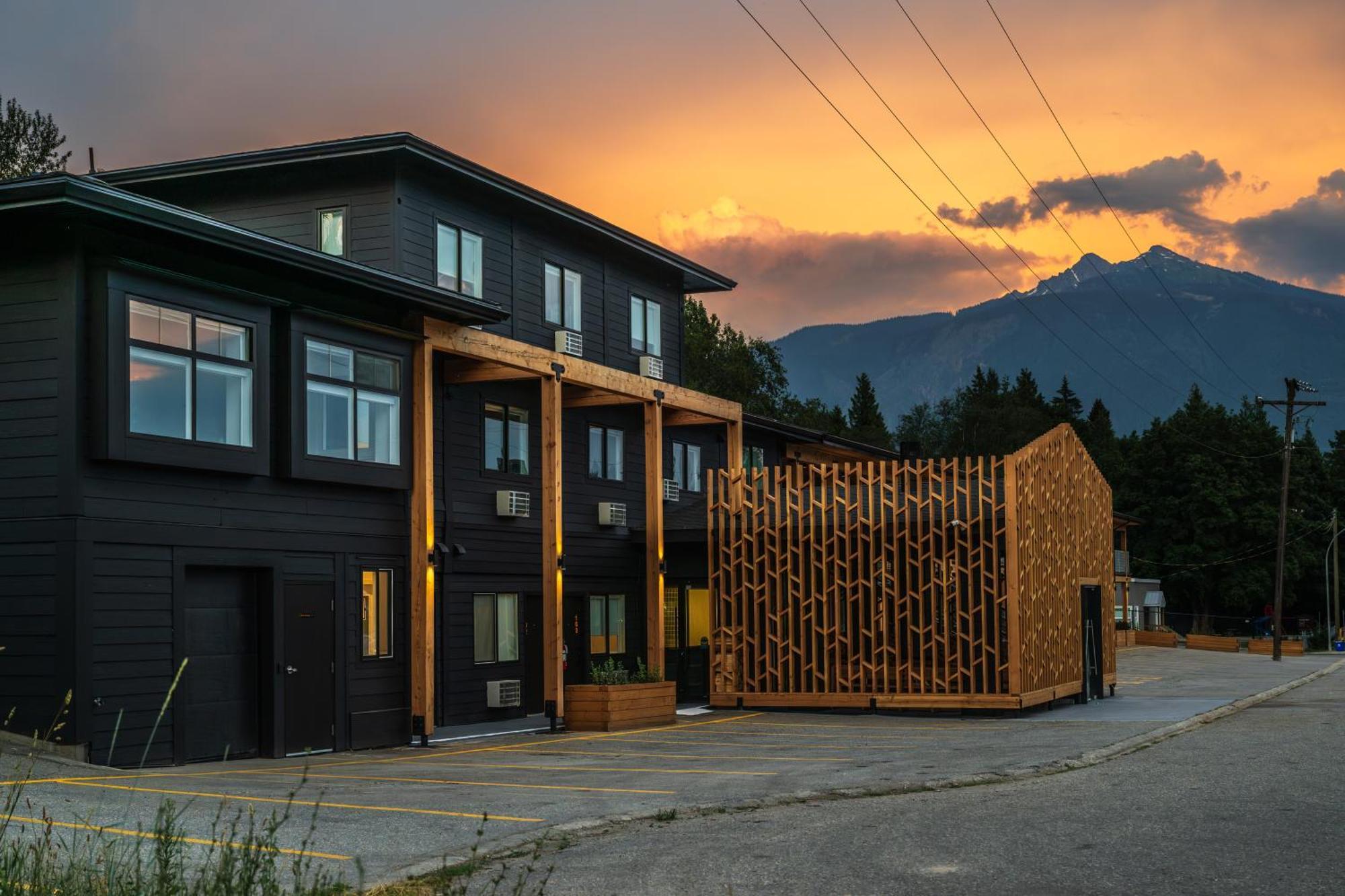Vrge Revelstoke Hotel Exterior photo